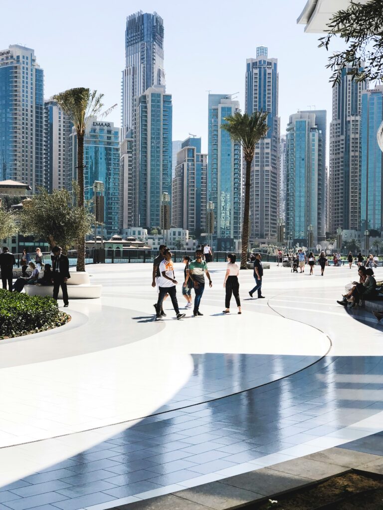 Dubái, una ciudad moderna y global, ideal para estudiar y desarrollar tu futuro académico.